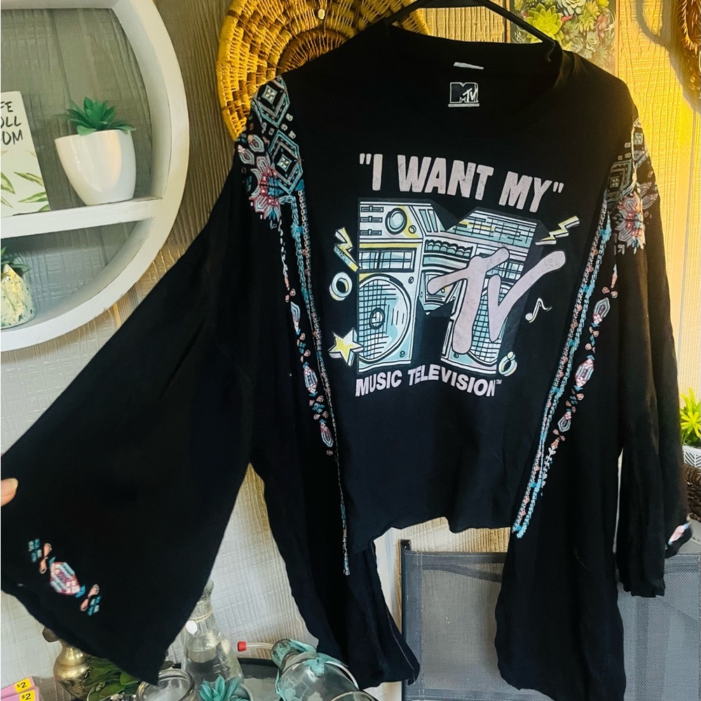MTV Women's Black Long Sleeve Top